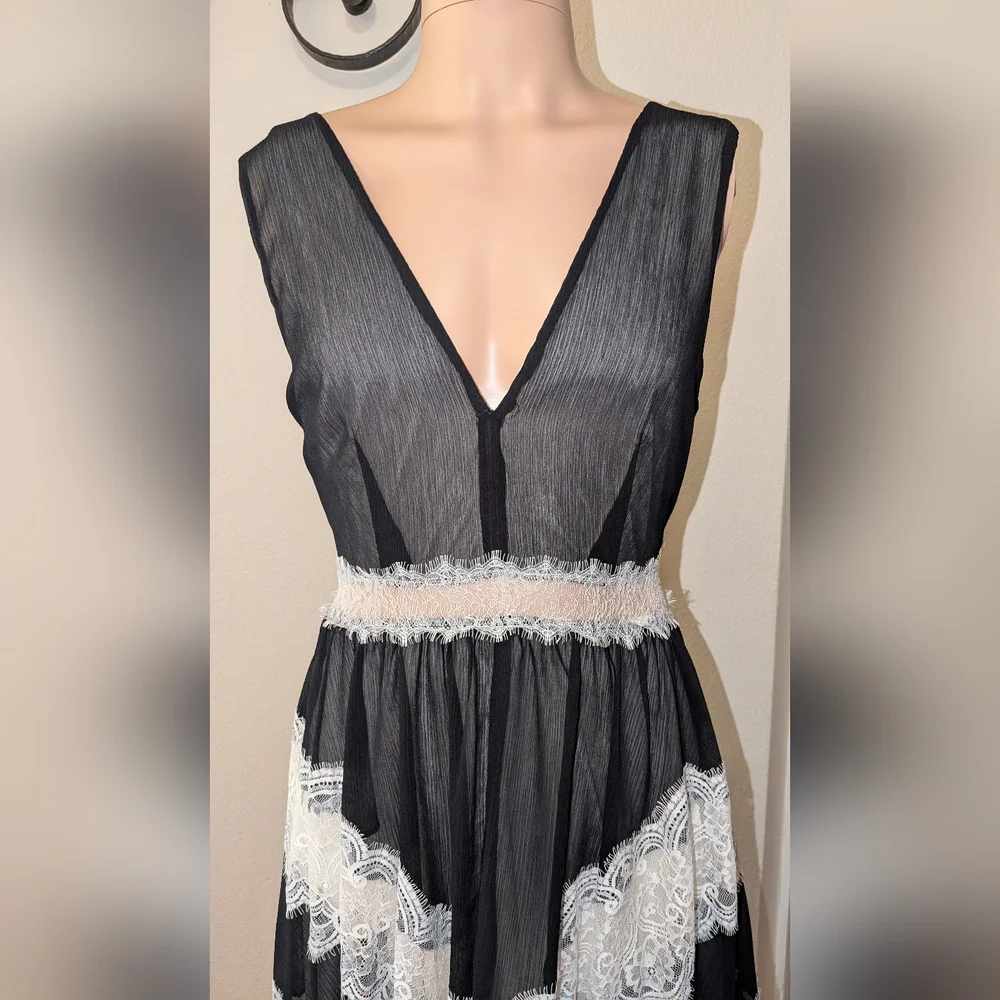 VENUS Black and White Maxi Dress with Lace Accents - Picture 2 of 5